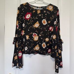 Floral long sleeve blouse with flared sleeves (size x-large)